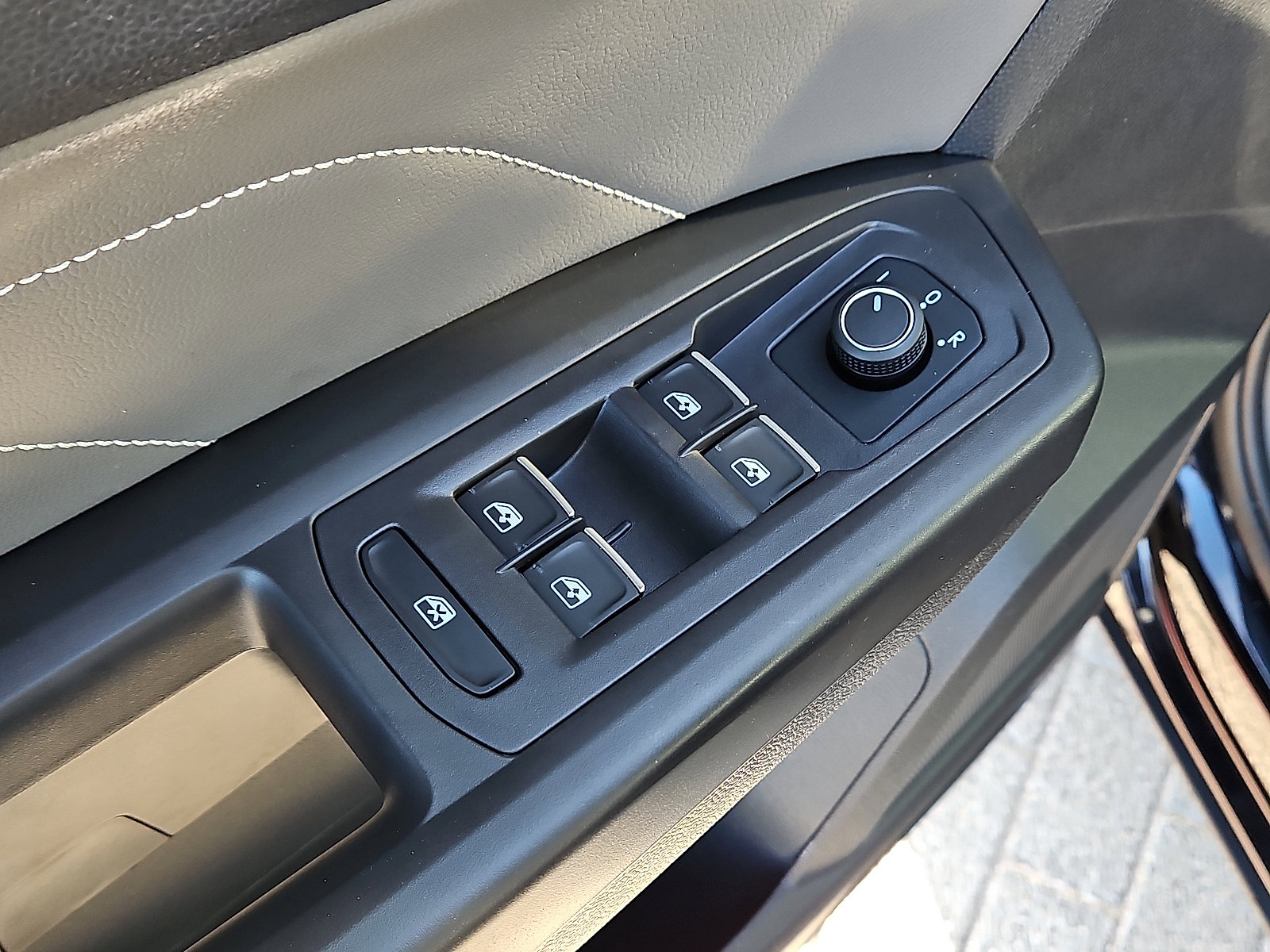 Certified 2022 Volkswagen Atlas Cross Sport SE image 12