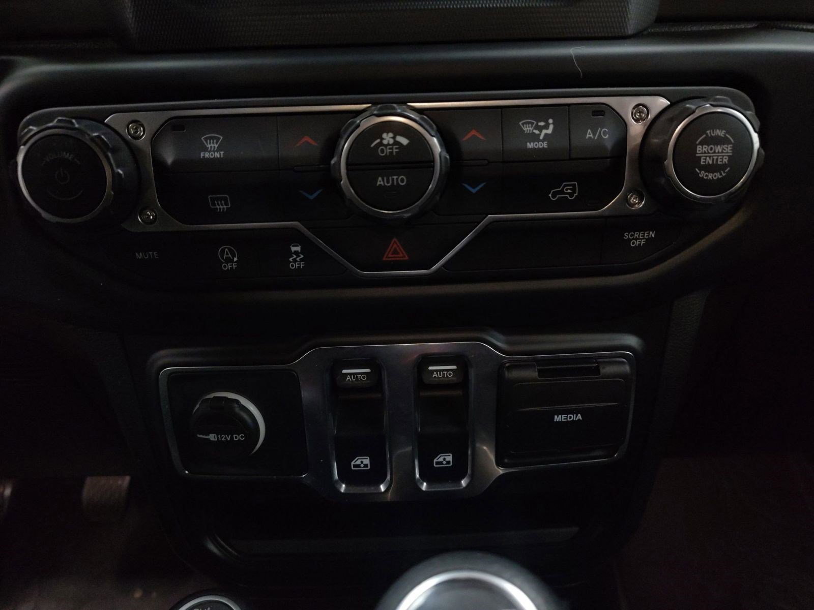 Used 2019 Jeep Wrangler Sport image 14