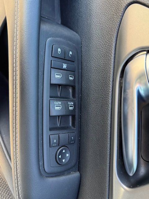 Used 2025 Chrysler Voyager LX image 9