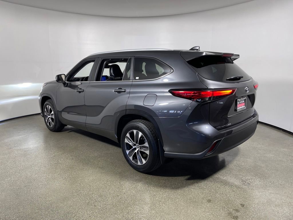 Used 2023 Toyota Highlander XLE image 5