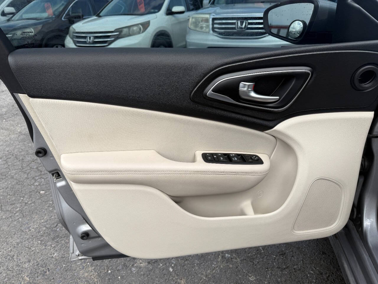 Used 2015 Chrysler 200 Limited w/ Convenience Group FWD image 11