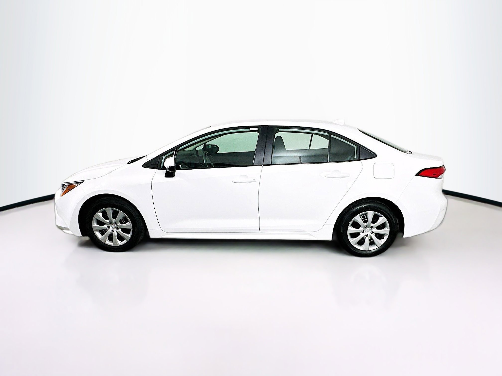 Used 2025 Toyota Corolla LE image 4