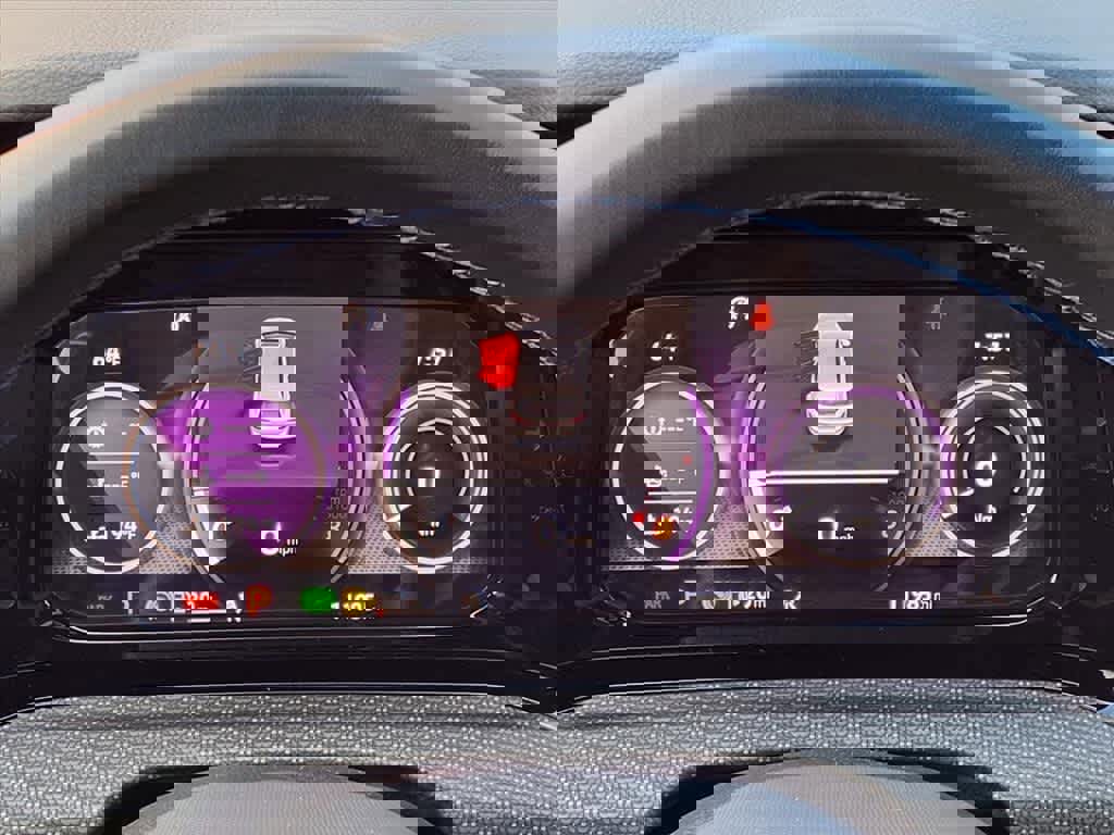 Used 2024 Volkswagen Golf R image 20