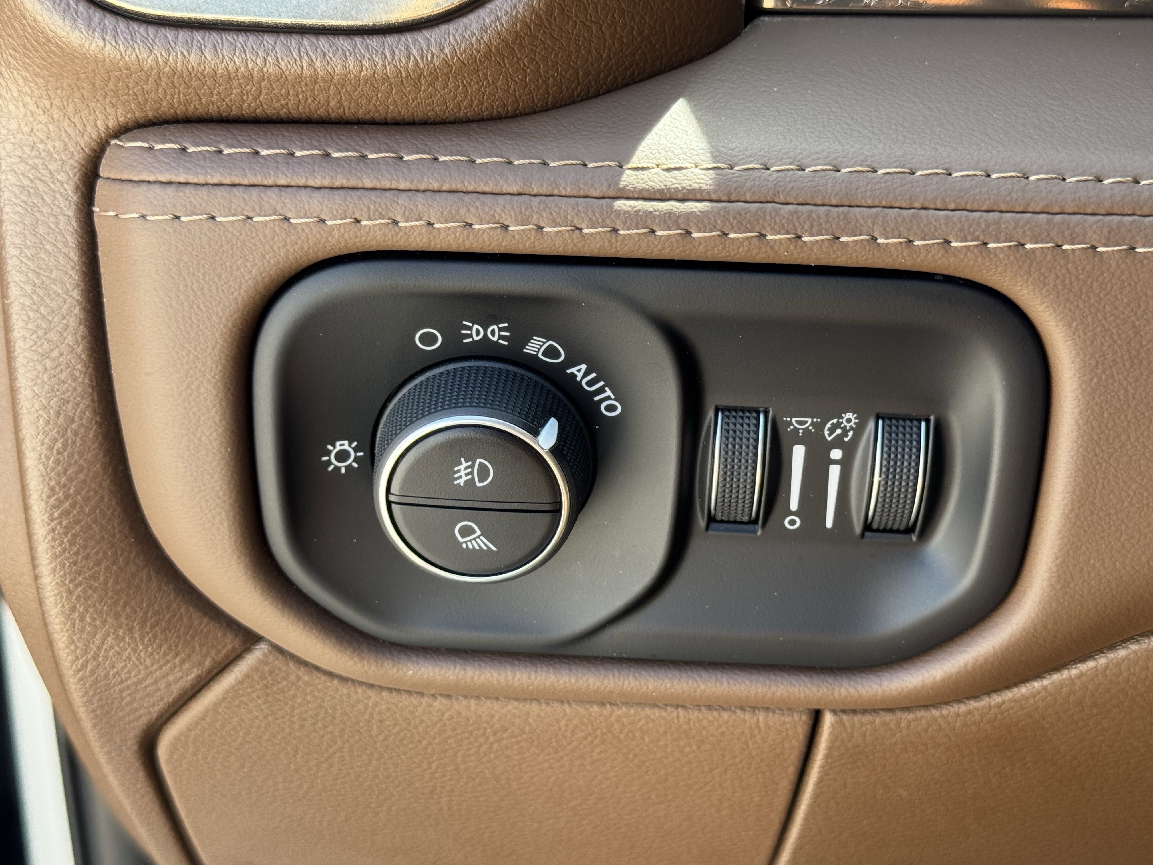 Used 2024 RAM 2500 Limited w/ Safety Group AWD/4WD image 25