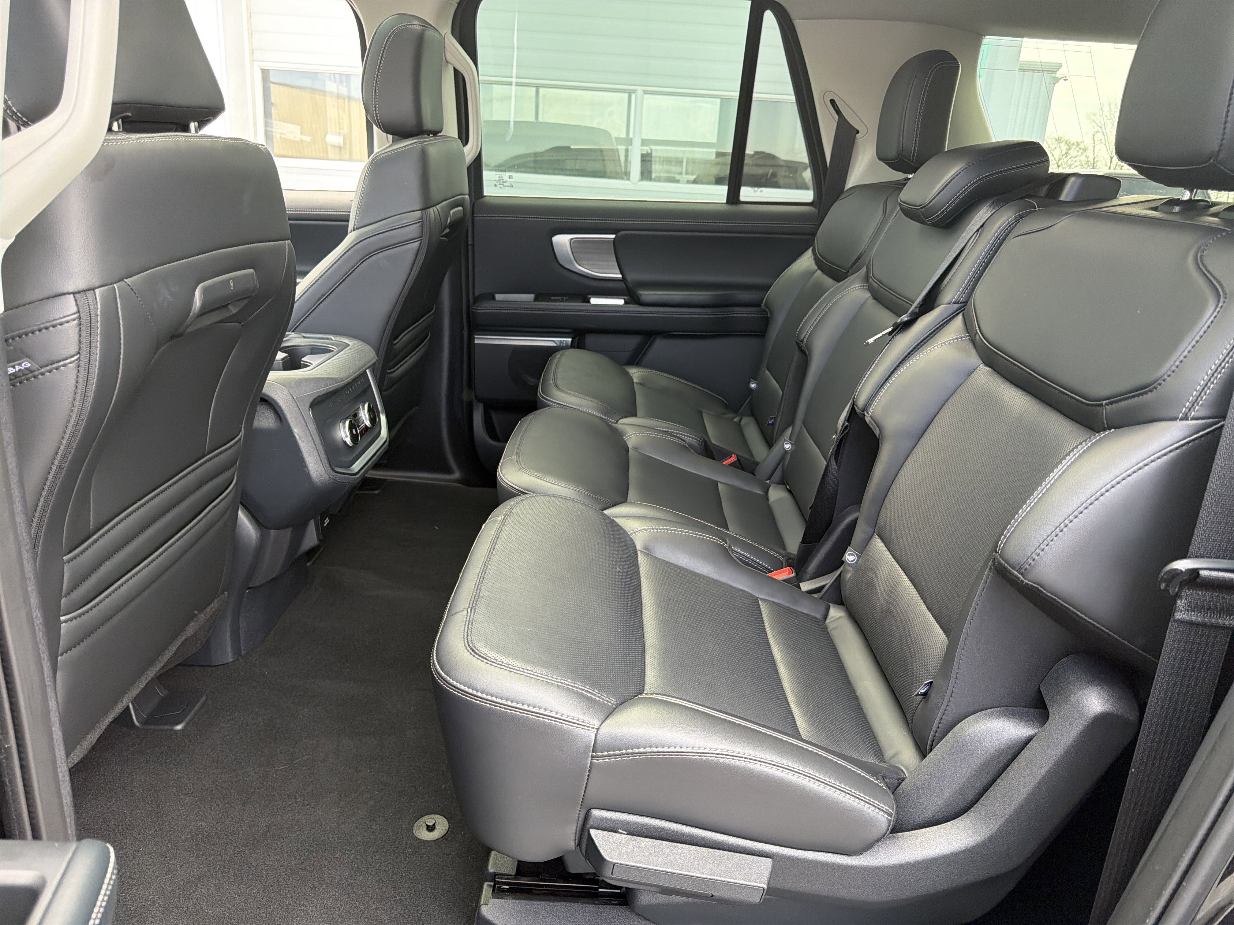 Used 2025 Ford Expedition Max Platinum AWD/4WD image 29