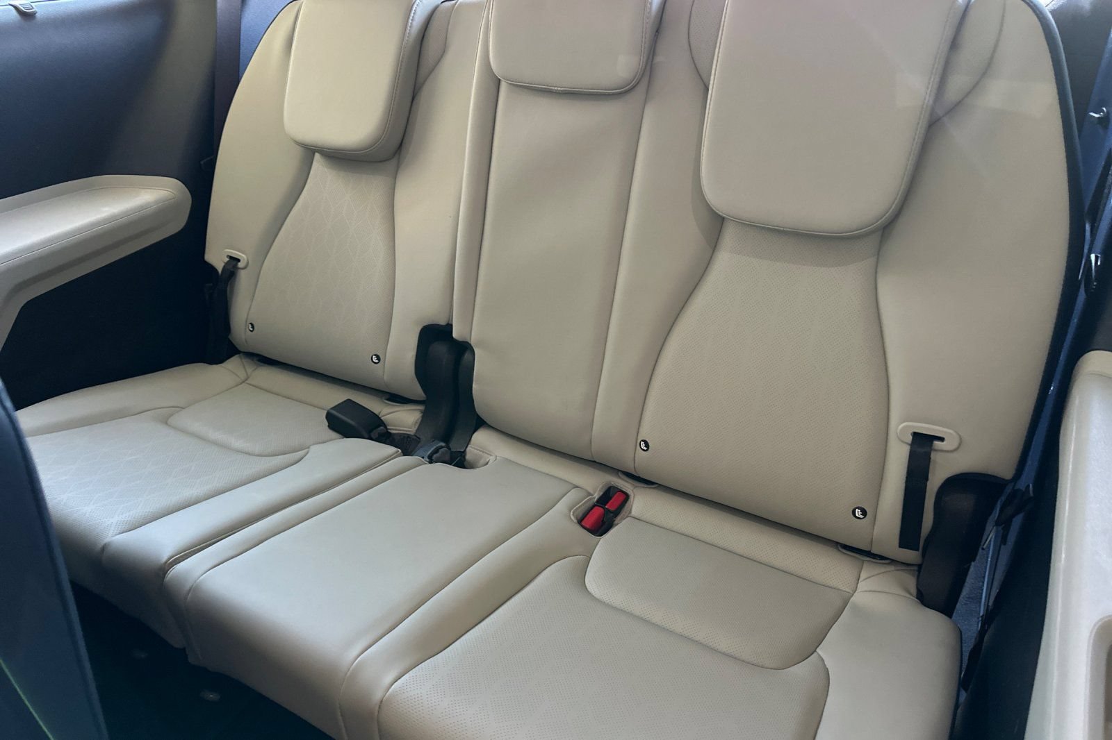 Certified 2025 Kia Carnival SX FWD image 16