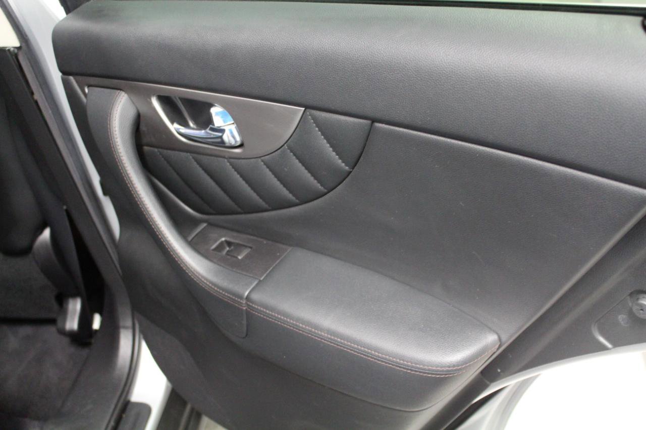 Used 2017 INFINITI QX70 AWD w/ Premium Package image 28