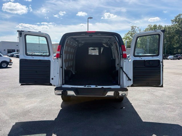 Used 2025 Chevrolet Express 2500 w/ Driver Convenience Package RWD image 9