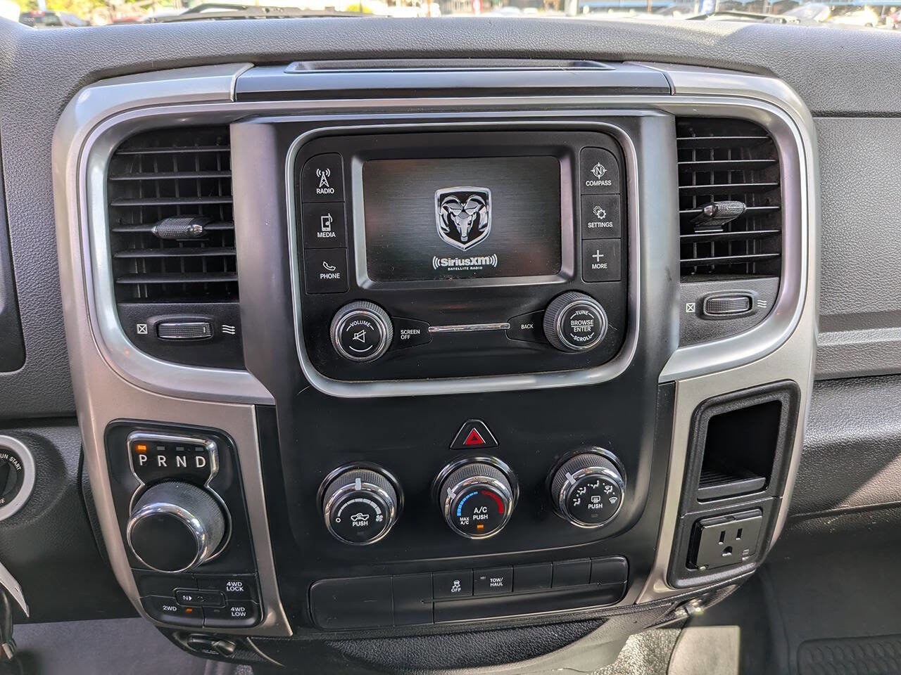 Used 2017 RAM 1500 Classic SLT AWD/4WD image 9