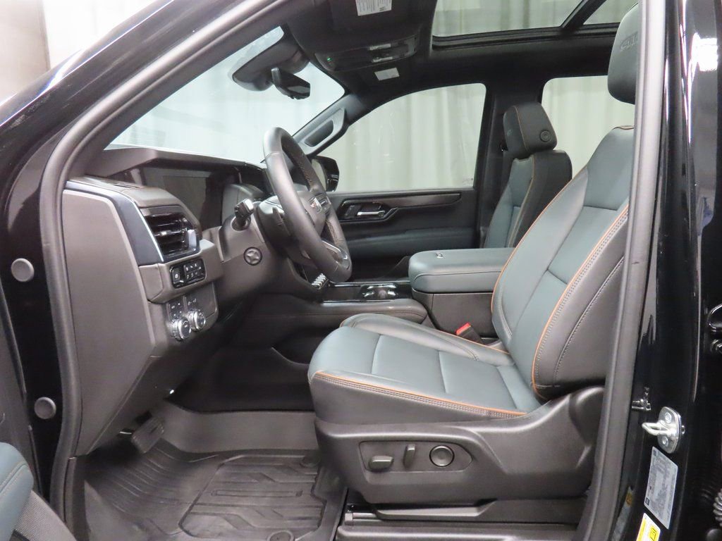 Used 2025 GMC Yukon XL AT4 w/ AT4 Premium Package image 9