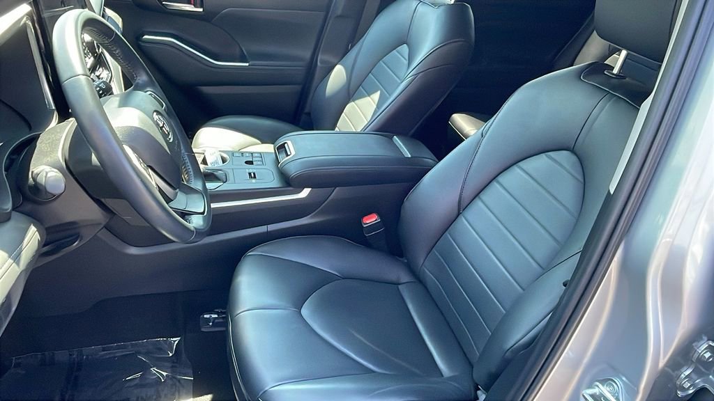 Certified 2024 Toyota Highlander XLE FWD image 11