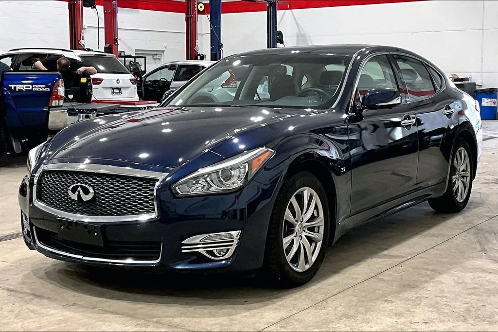 Used 2019 INFINITI Q70 Luxe image 29