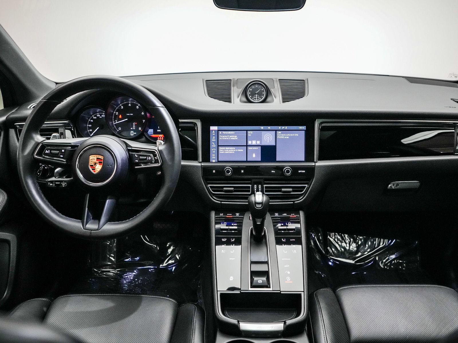 Certified 2024 Porsche Macan AWD/4WD image 15