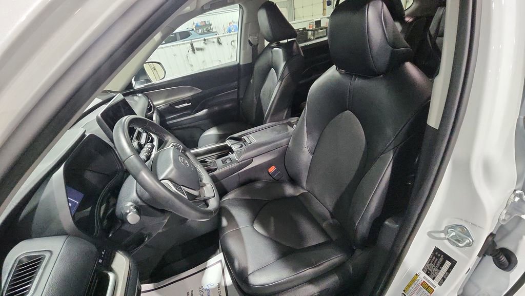Used 2024 Toyota Grand Highlander XLE image 15