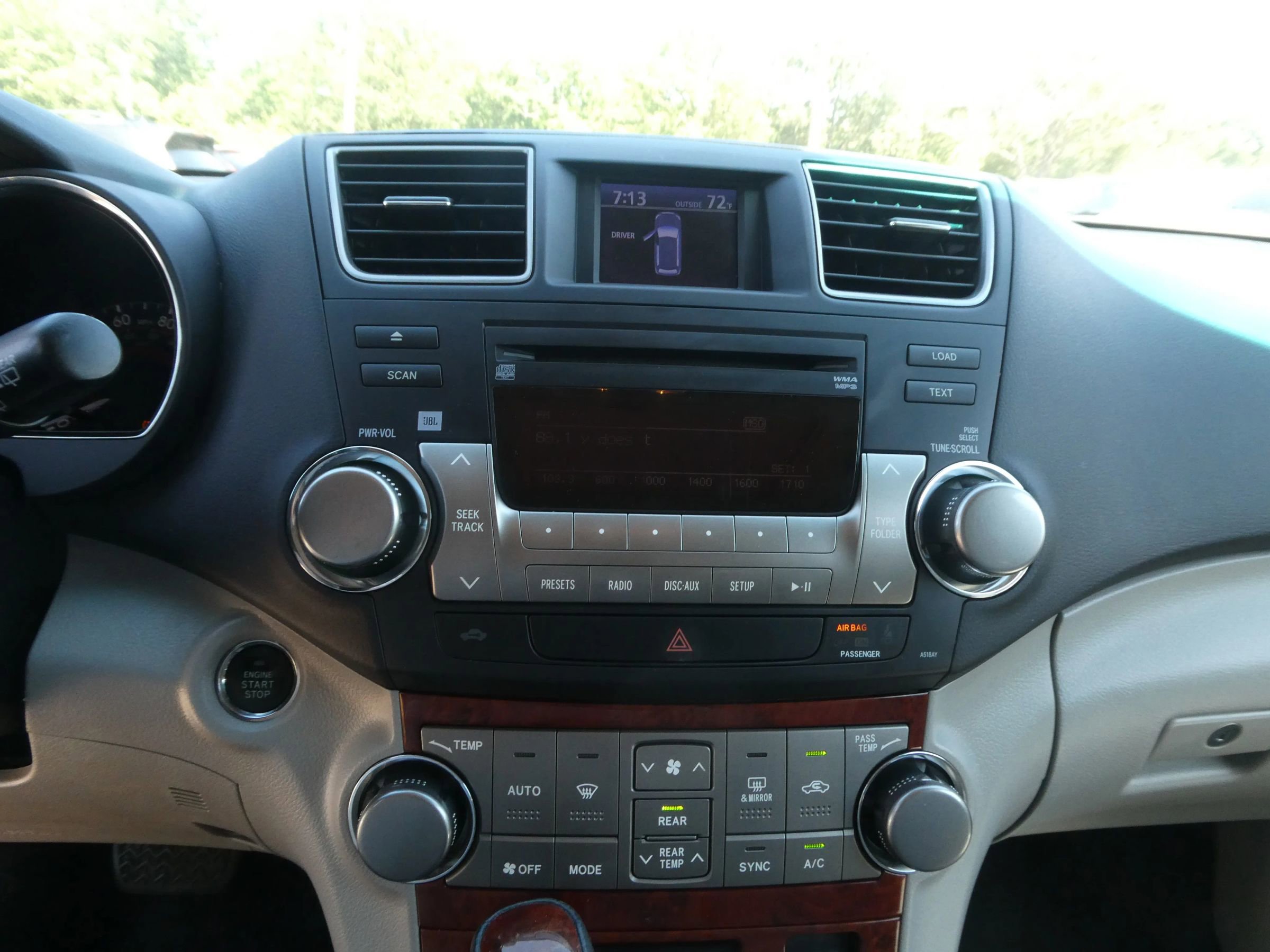 Used 2012 Toyota Highlander Limited w/ Tow Pkg FWD image 21