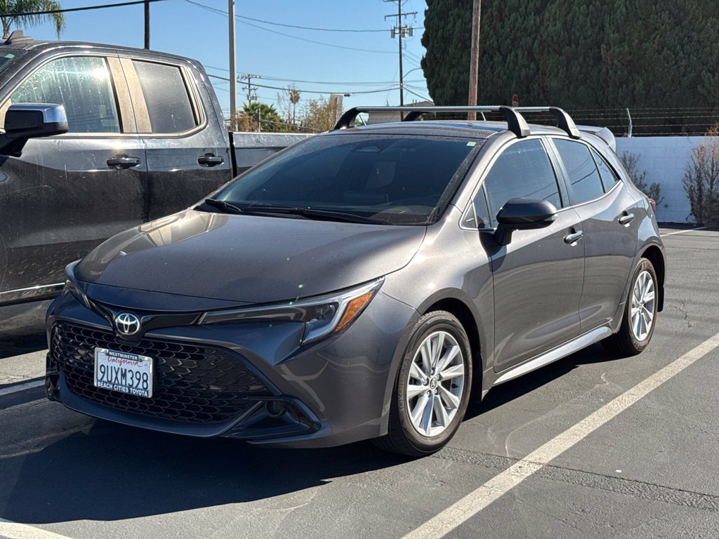 Used 2025 Toyota Corolla SE w/ SE Package FWD image 3