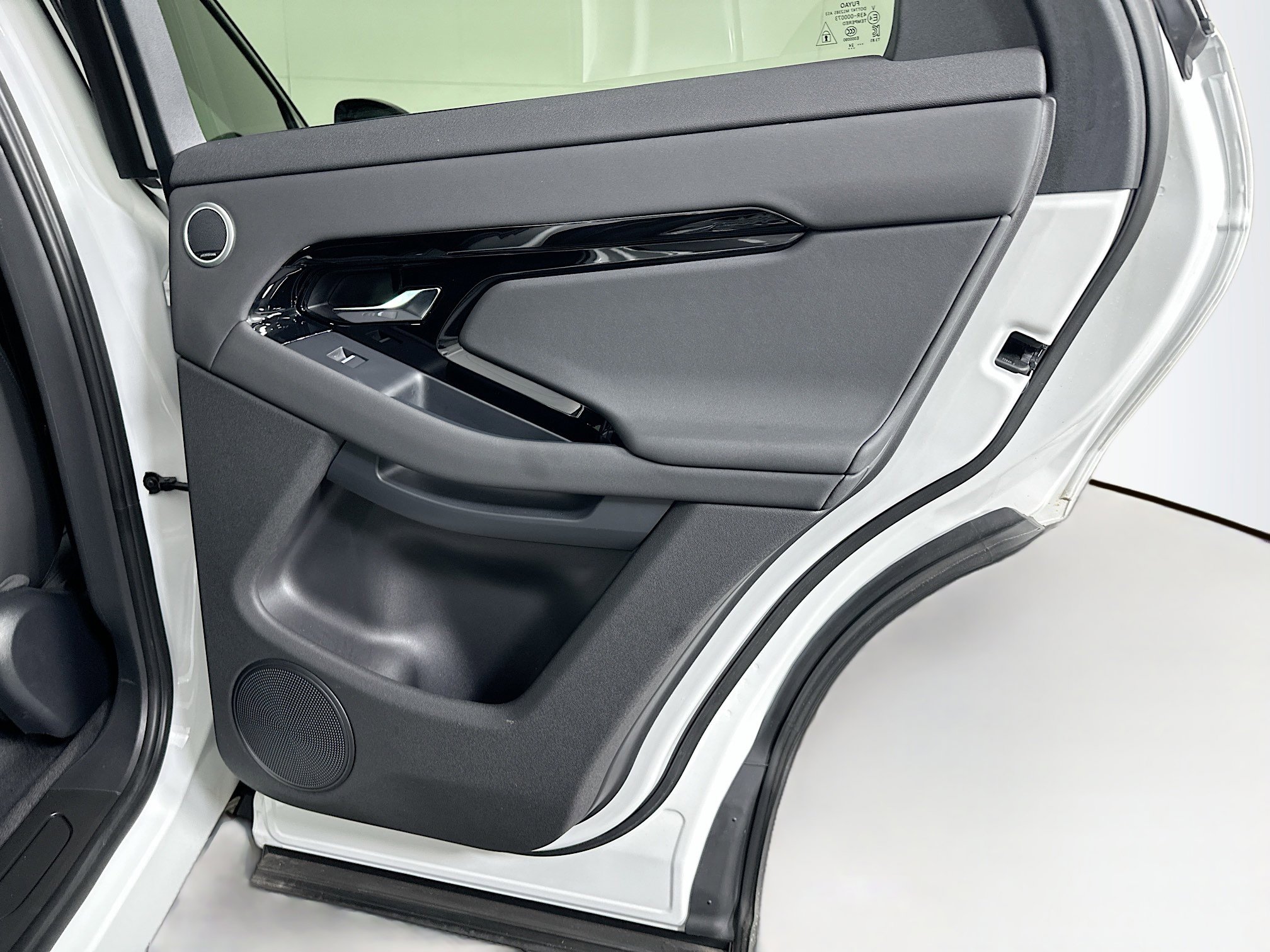 Used 2025 Land Rover Range Rover Evoque S image 33