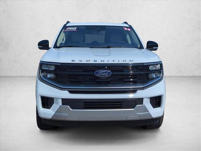 Certified 2025 Ford Expedition Max Platinum image 4
