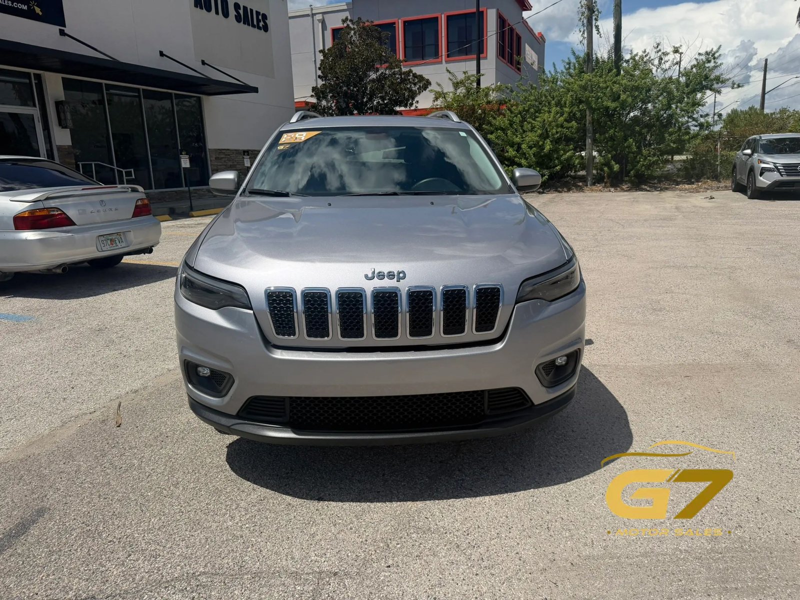 Used 2019 Jeep Cherokee Latitude w/ Popular Appearance Group FWD image 2