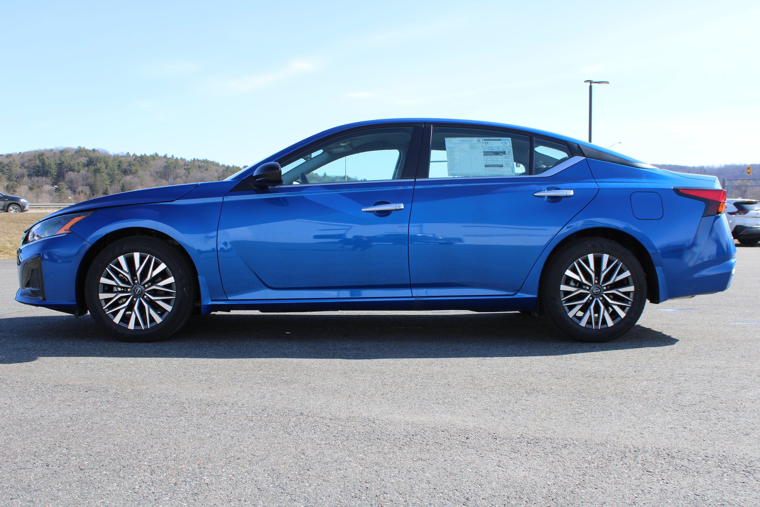 New 2025 Nissan Altima 2.5 SV FWD image 3