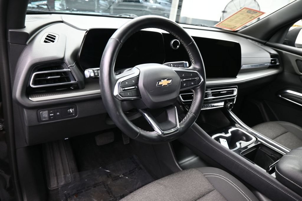 Used 2024 Chevrolet Traverse LS FWD image 11