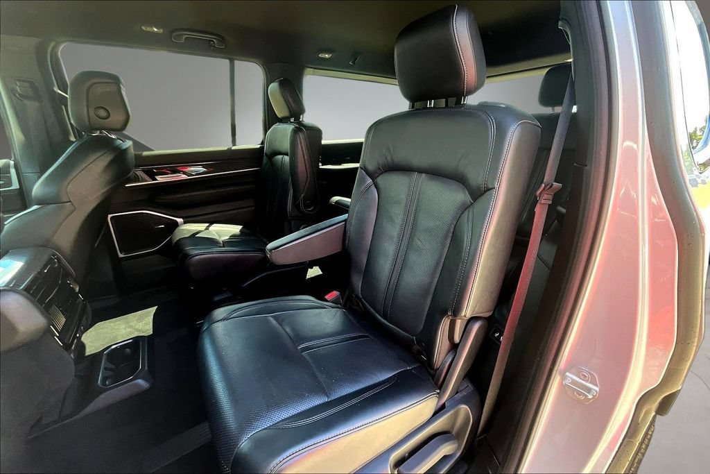 Used 2022 Jeep Wagoneer Series III w/ Flexible Seating Group AWD/4WD image 23