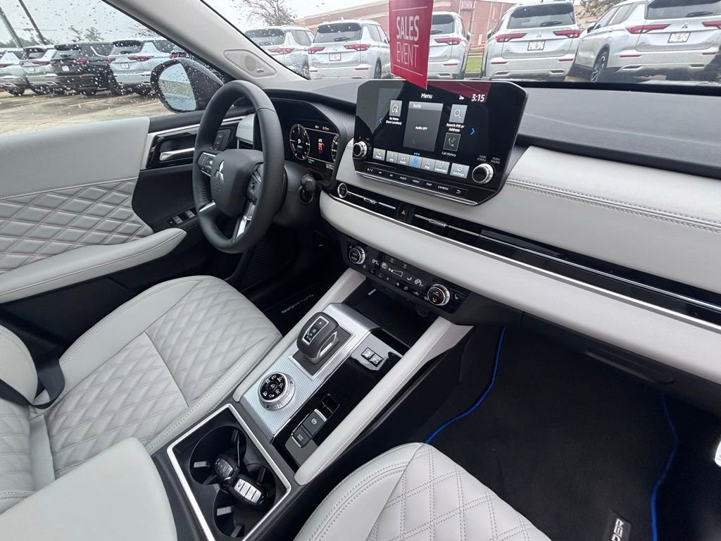 Used 2024 Mitsubishi Outlander SEL image 25