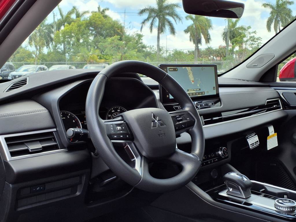 New 2025 Mitsubishi Outlander ES image 6