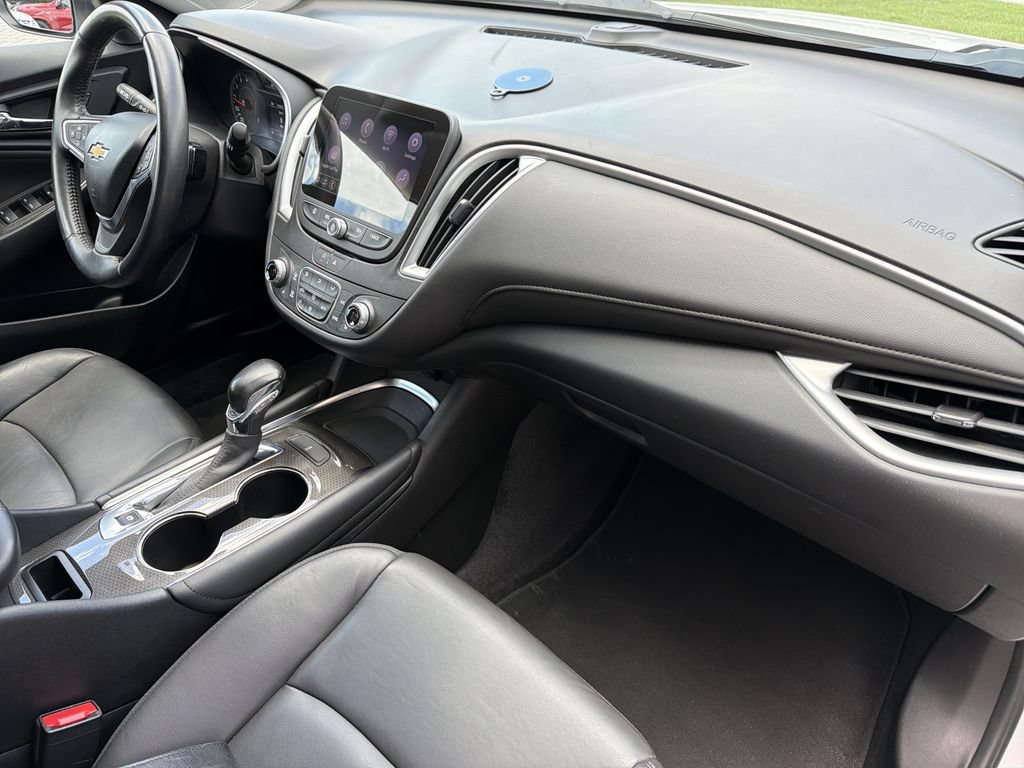 Certified 2022 Chevrolet Malibu LT w/ Leather Package FWD image 11