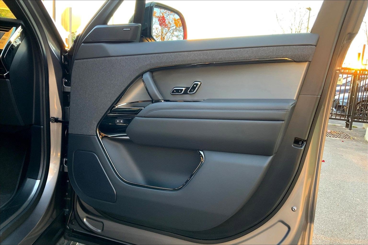 Used 2024 Land Rover Range Rover Sport SE image 22