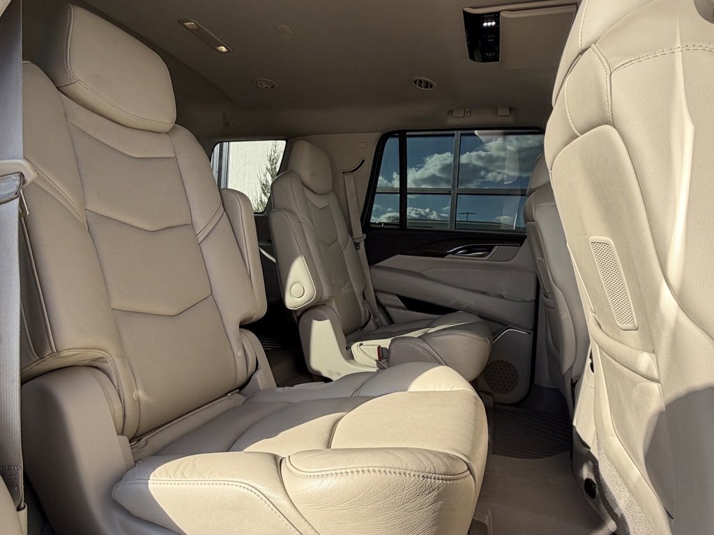 Used 2018 Cadillac Escalade Luxury image 23