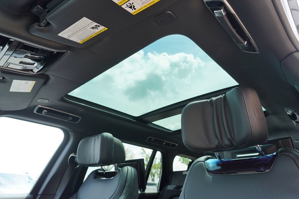 New 2026 Land Rover Range Rover SV AWD/4WD image 19