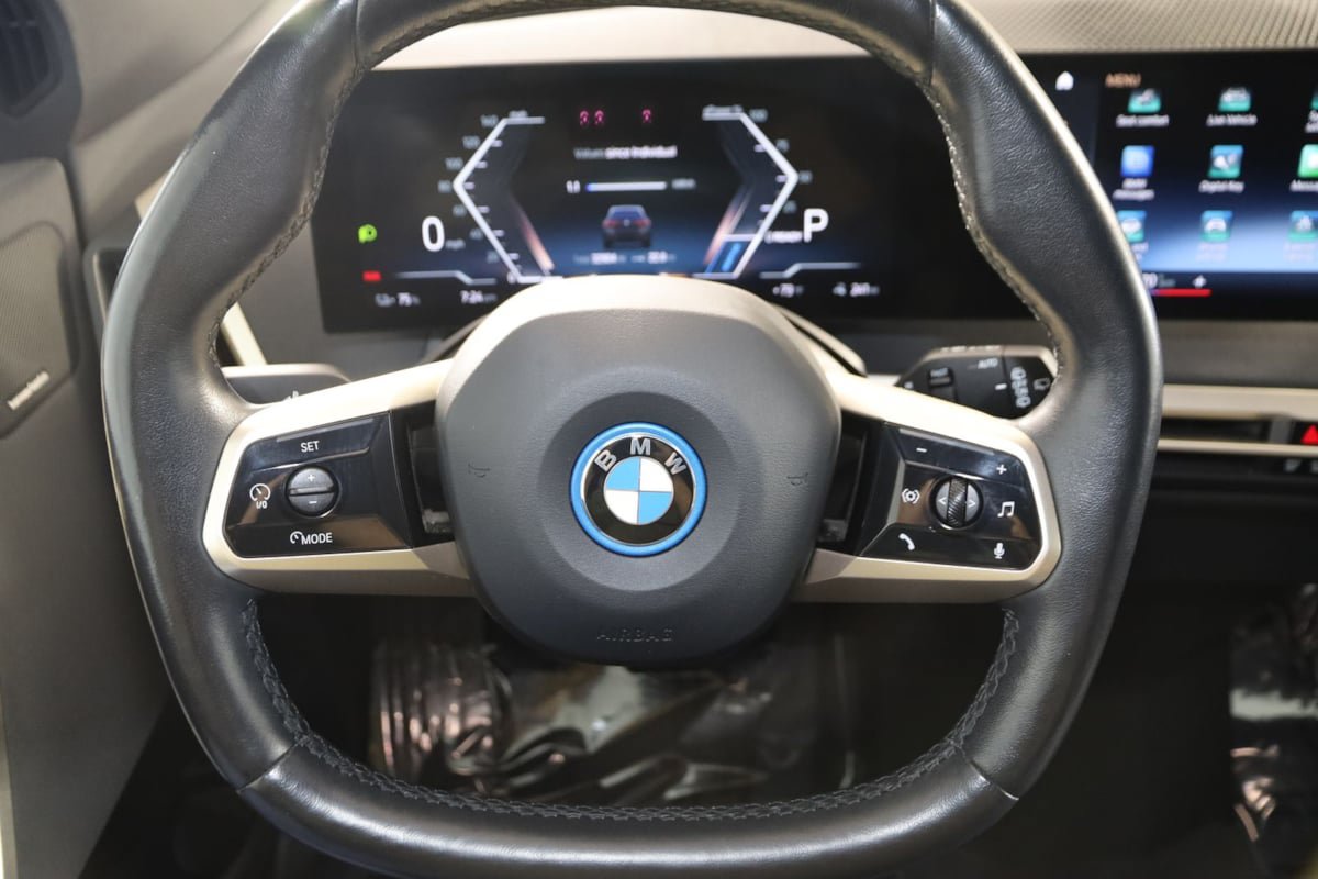 Used 2023 BMW iX xDrive50 w/ Sport Package AWD/4WD image 43