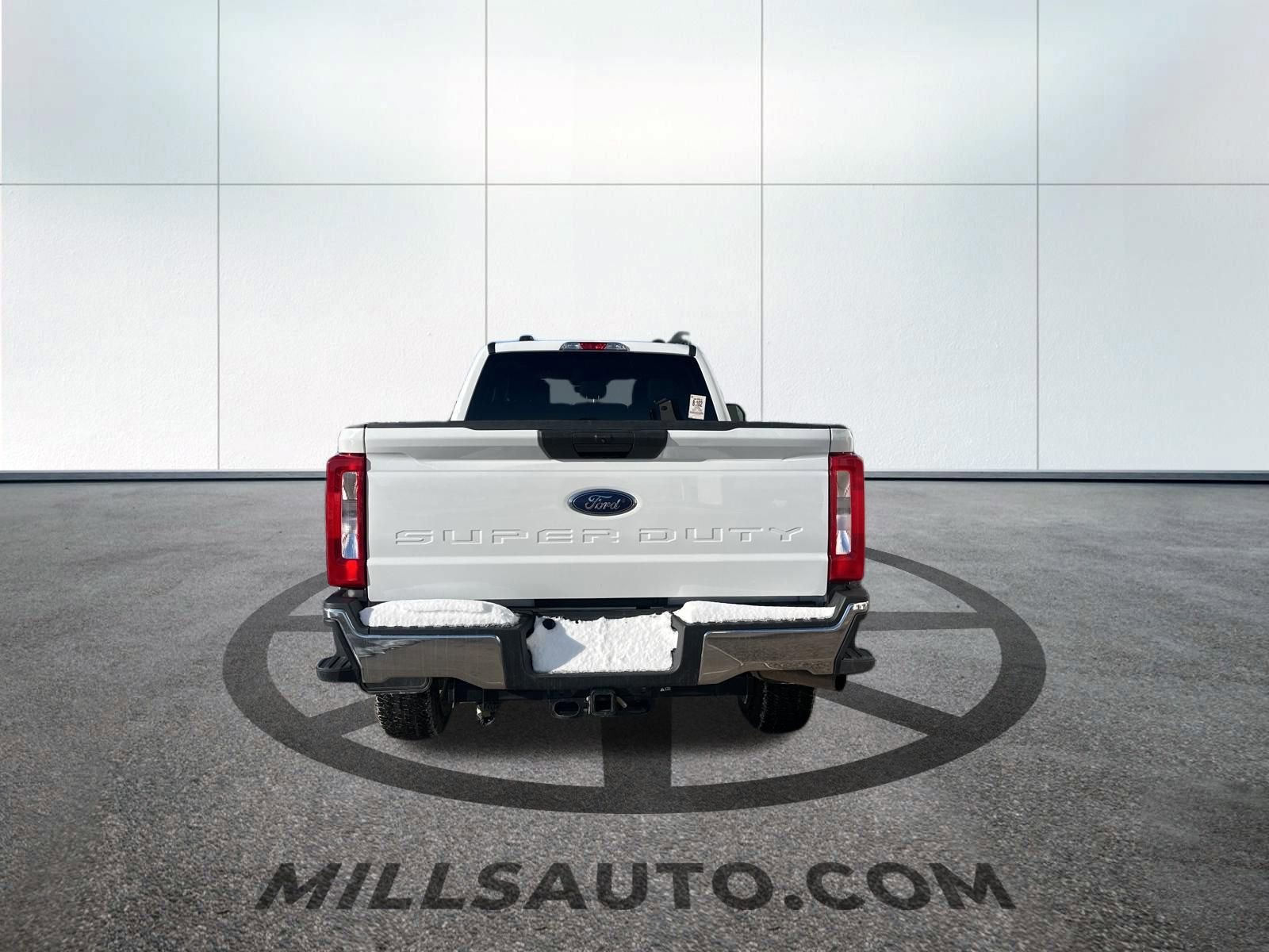 Certified 2024 Ford F350 XLT w/ FX4 Off-Road Package image 5