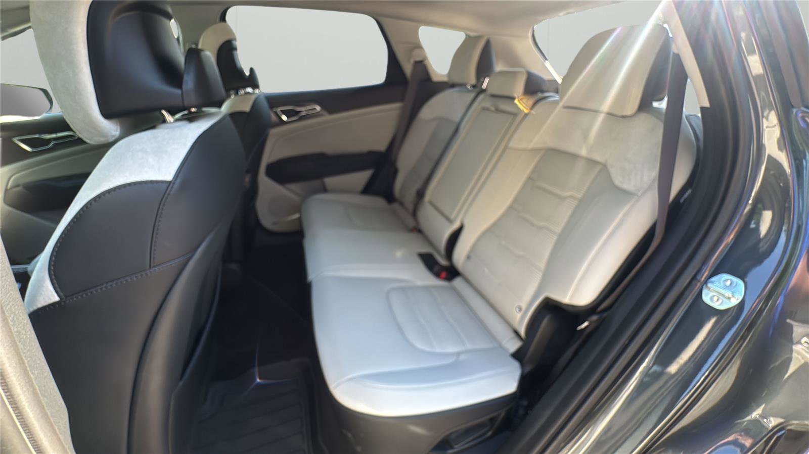 Used 2026 Kia Sportage SX Prestige image 11