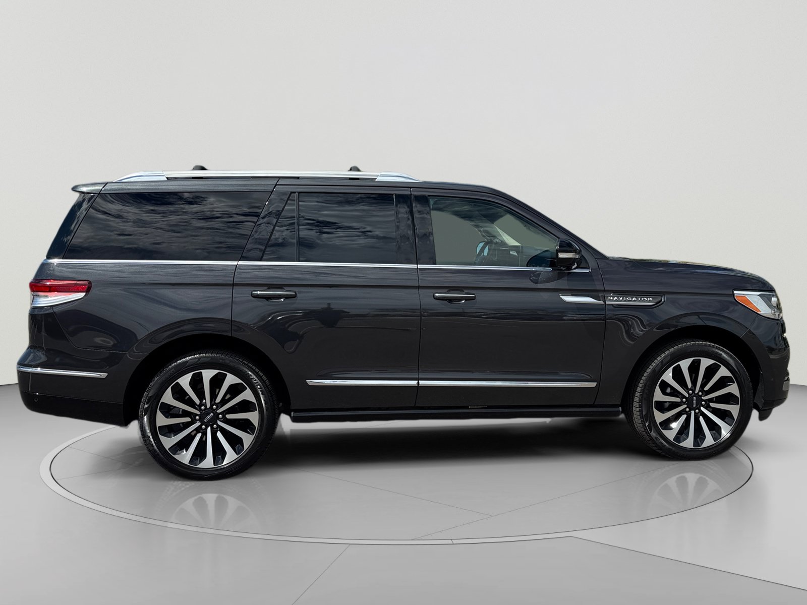 Used 2023 Lincoln Navigator Reserve RWD image 6