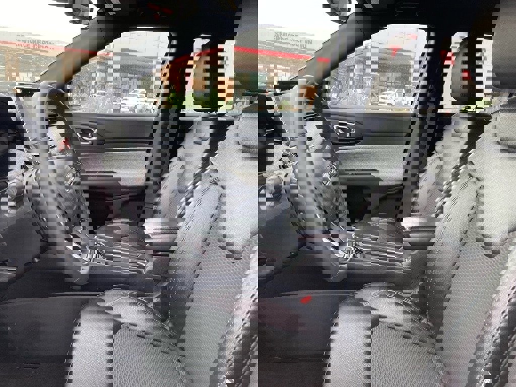 Used 2024 Jeep Compass Latitude image 9