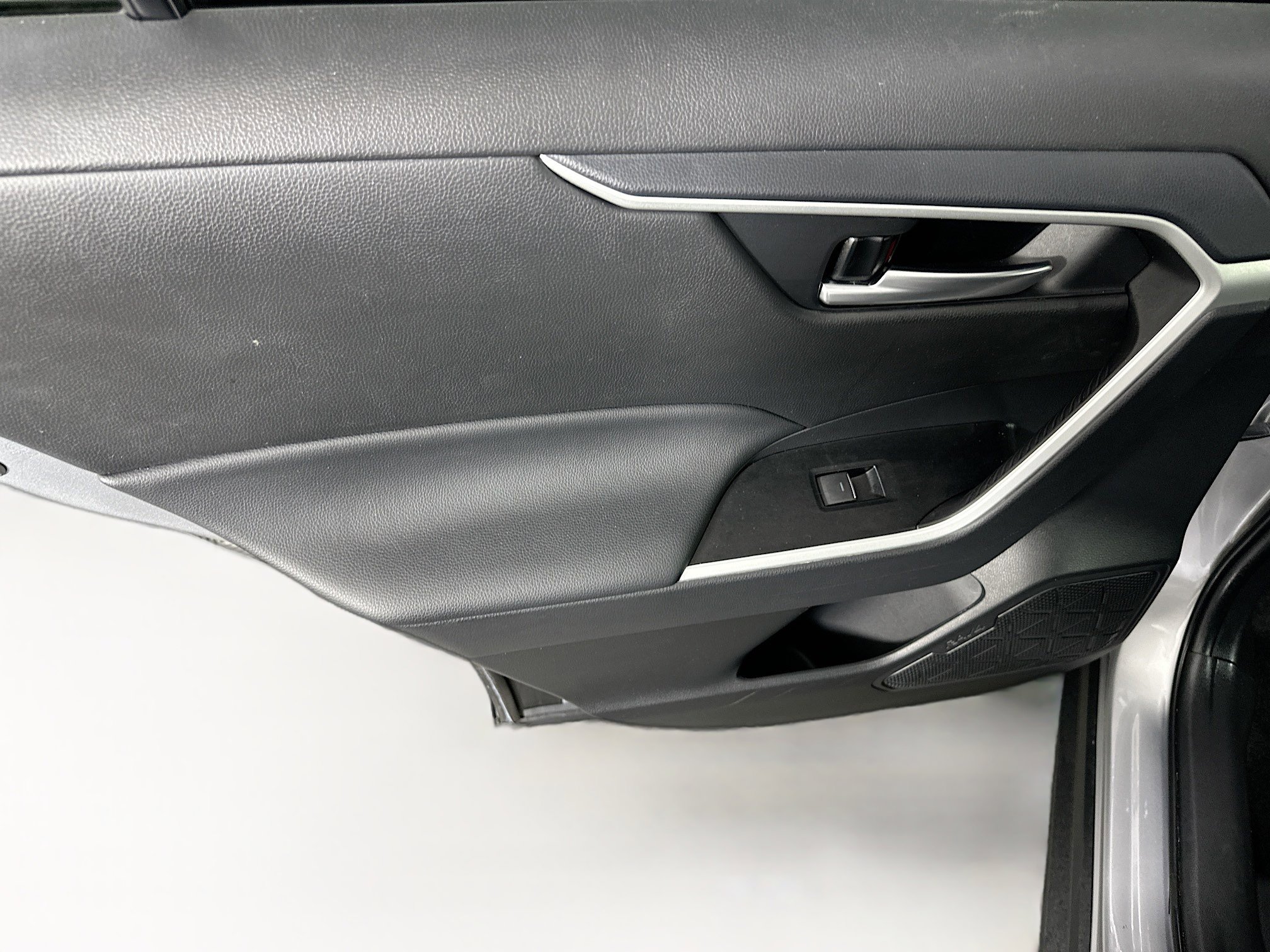 Used 2025 Toyota RAV4 XLE image 25