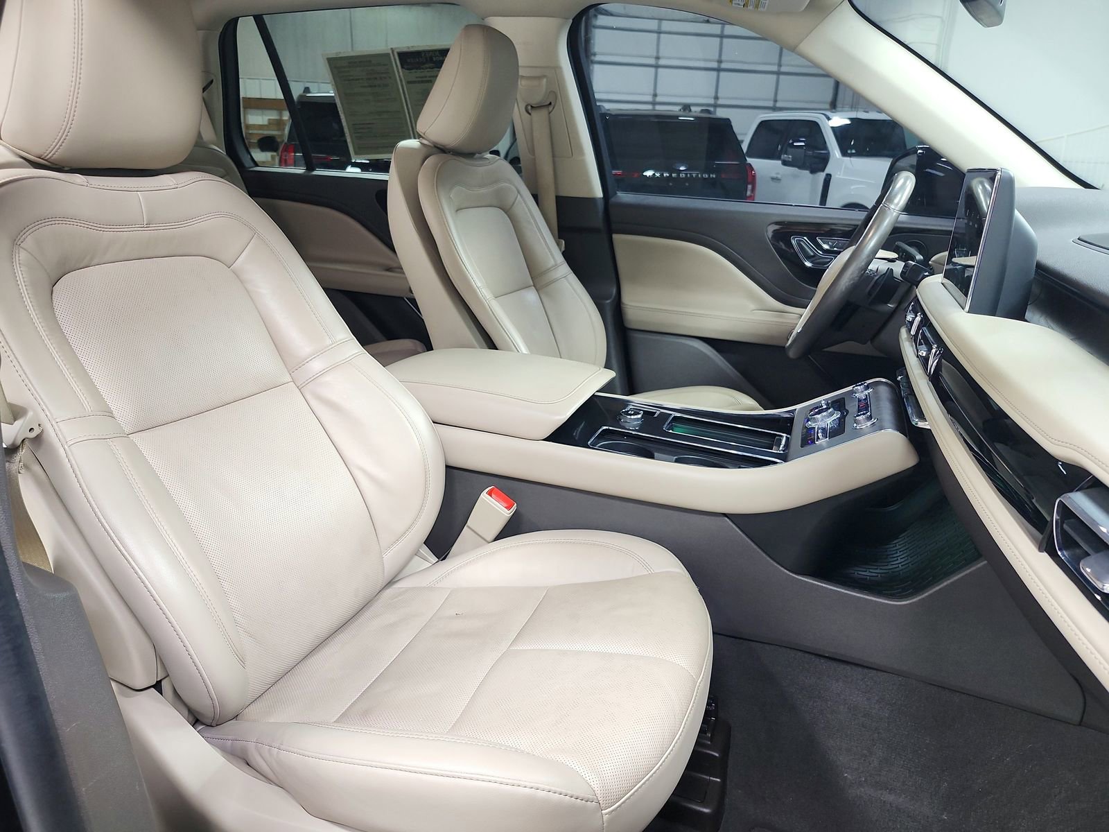 Used 2023 Lincoln Aviator Reserve w/ Elements Package Plus image 39