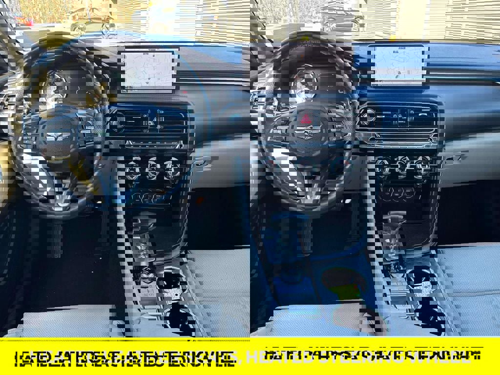 Used 2023 Genesis G70 2.0T image 9