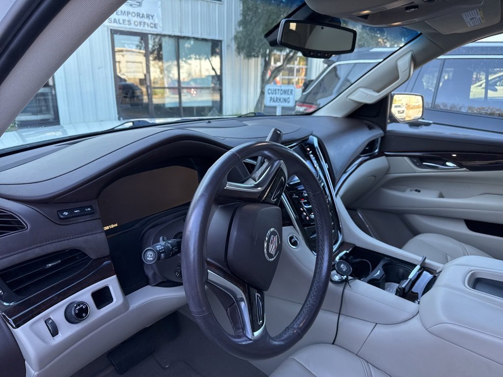 Used 2015 Cadillac Escalade Luxury image 8