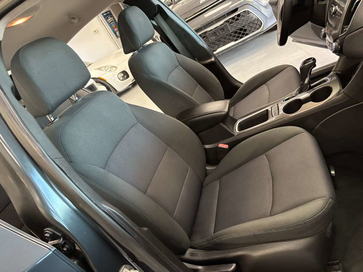 Used 2018 Chevrolet Cruze LT w/ Convenience Package image 23
