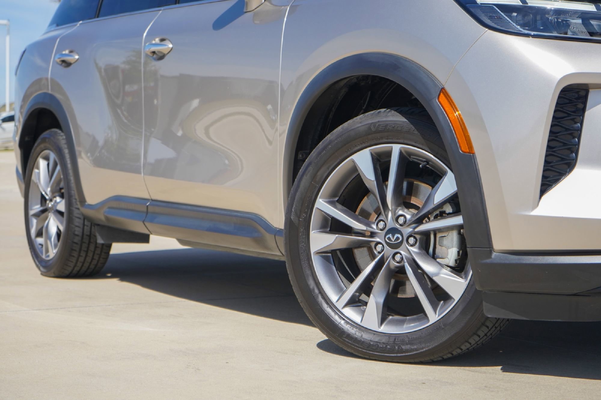 Certified 2023 INFINITI QX60 Luxe w/ Vision Package image 2