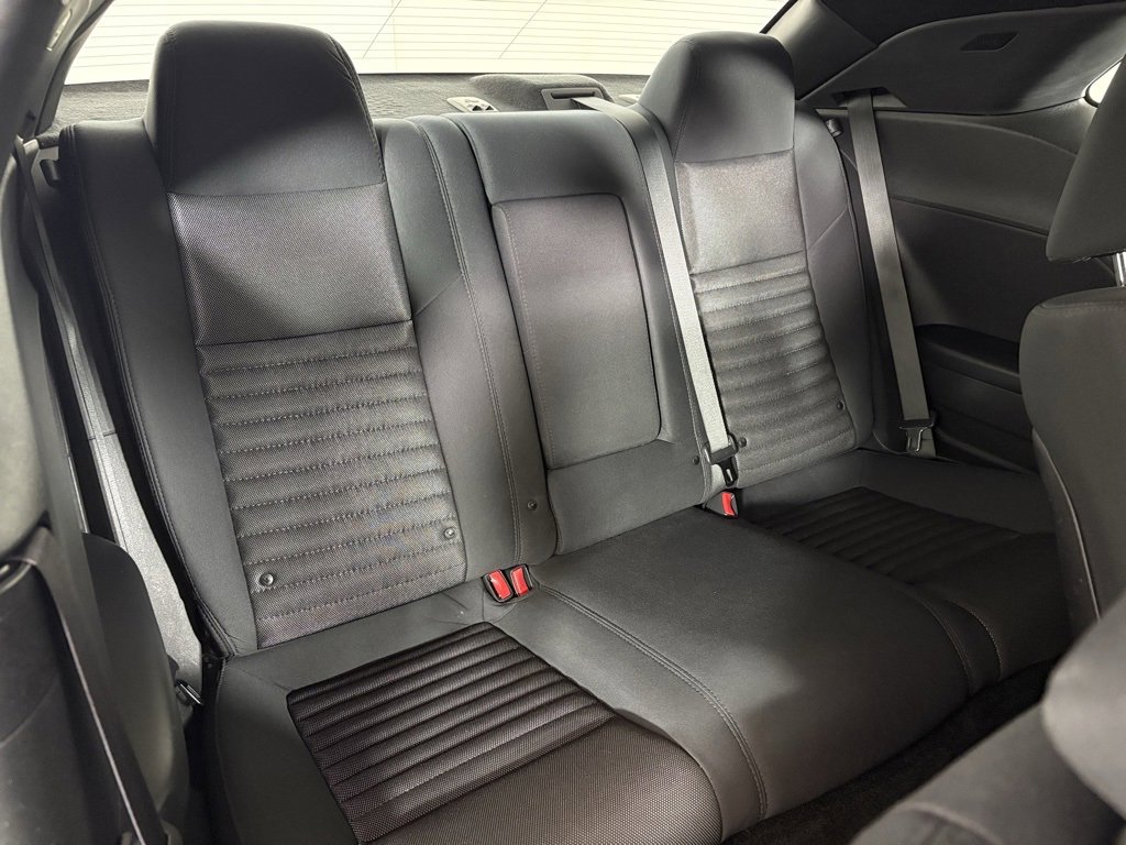 Used 2014 Dodge Challenger SXT image 32