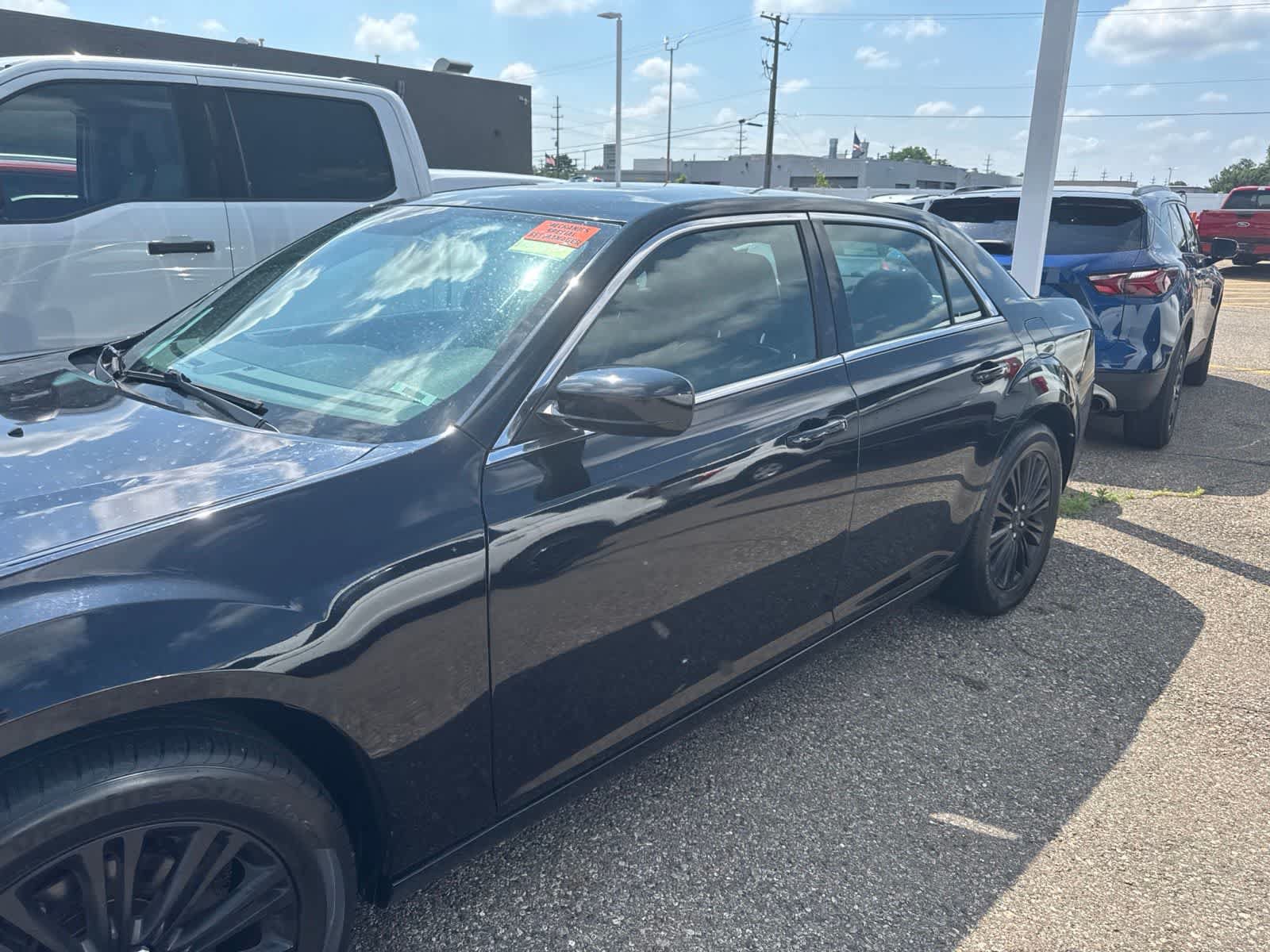 Used 2014 Chrysler 300 AWD w/ Driver Convenience Group image 28