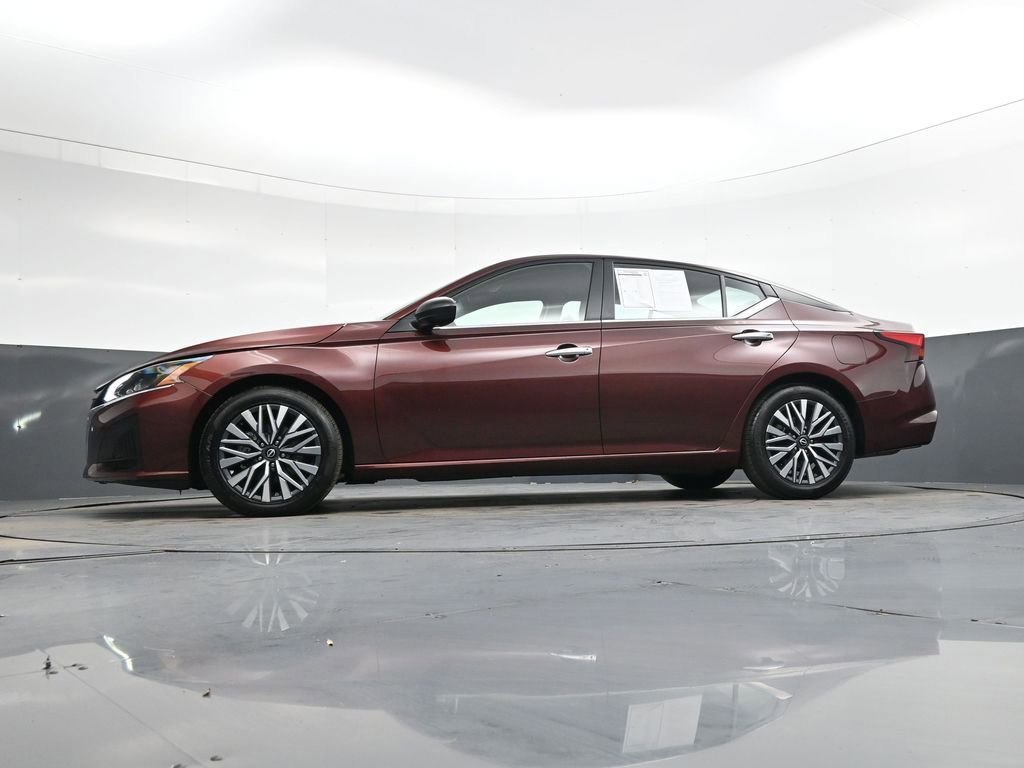 Used 2024 Nissan Altima 2.5 SV image 31