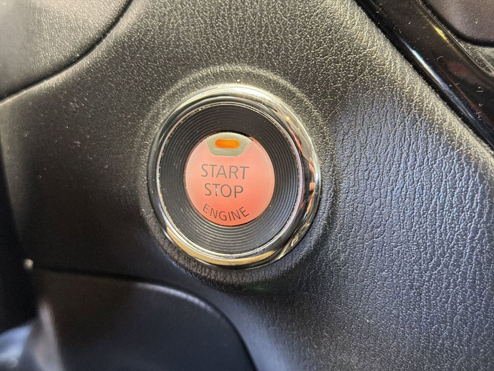 Used 2018 Nissan Pathfinder SV image 28