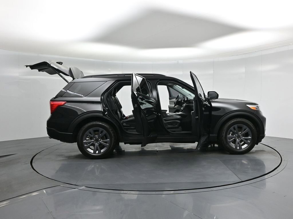 Certified 2023 Ford Explorer XLT w/ Equipment Group 202A image 5