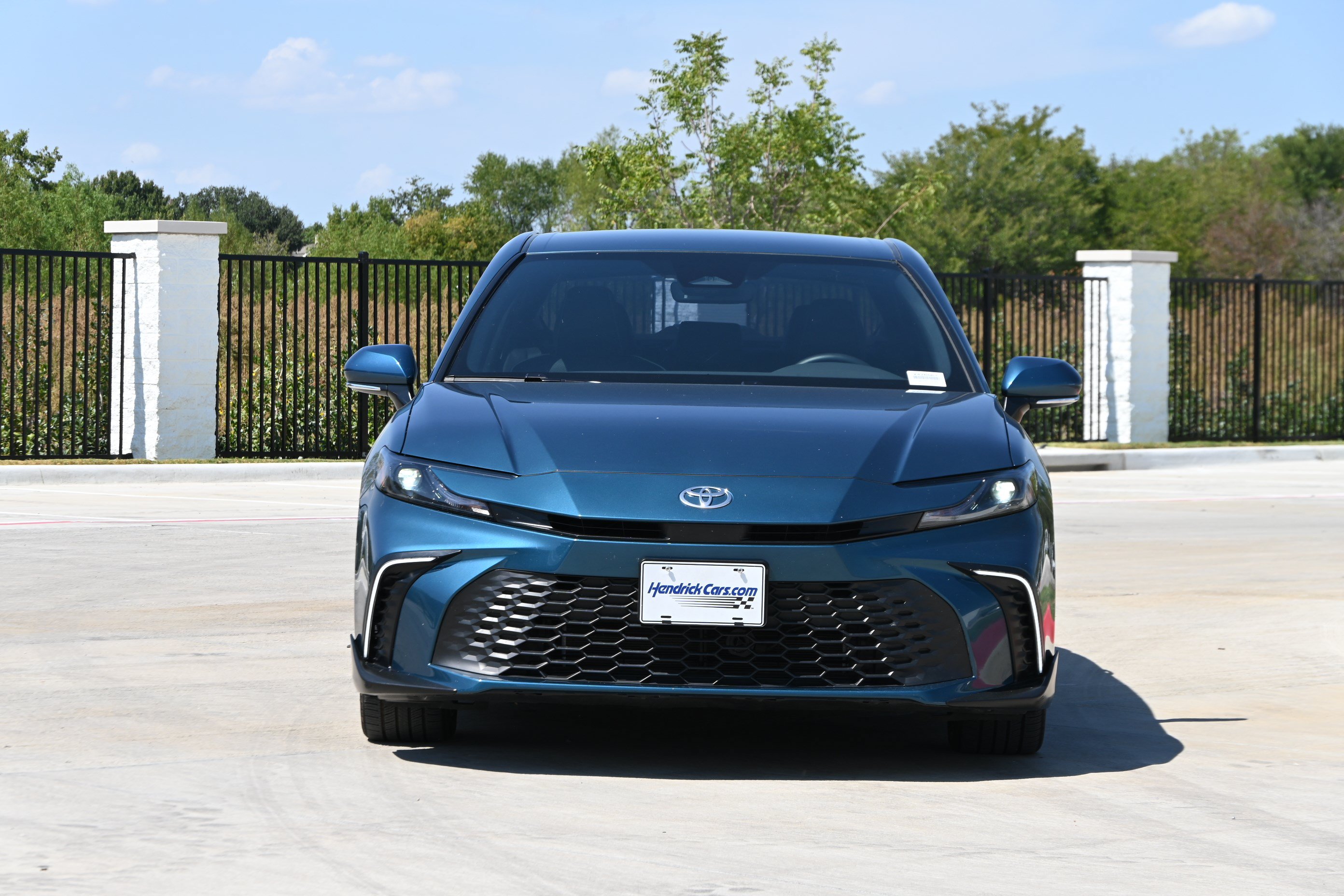 Used 2025 Toyota Camry SE w/ Convenience Package FWD image 3