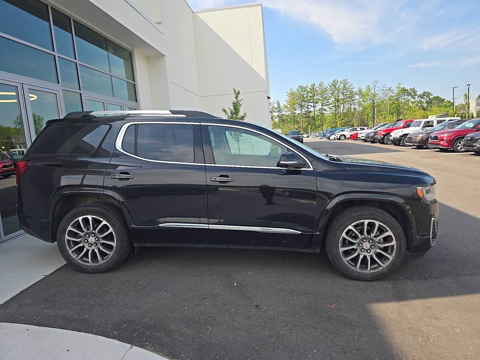 Used 2021 GMC Acadia Denali w/ Denali Ultimate Package AWD/4WD image 2